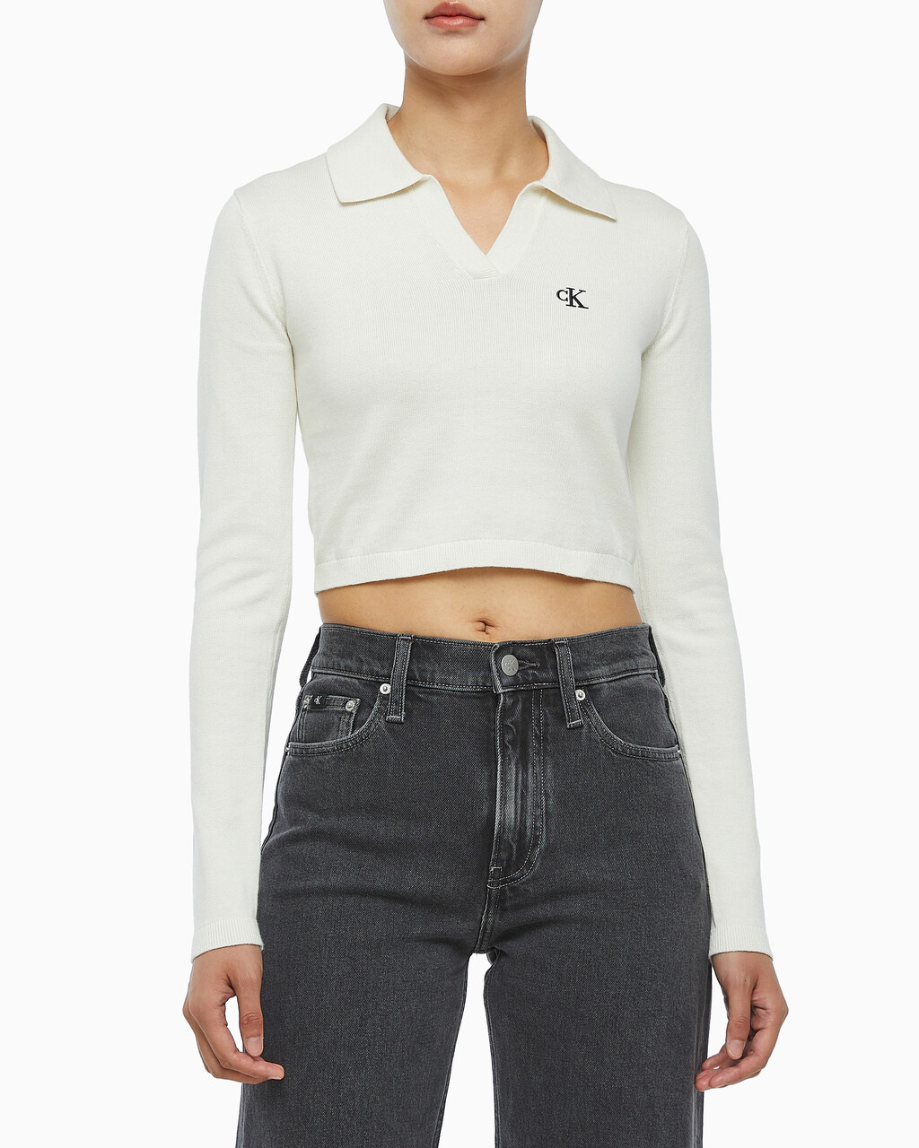 Buy 여성 브이넥 슬림 크롭 스웨터 in color WHITE