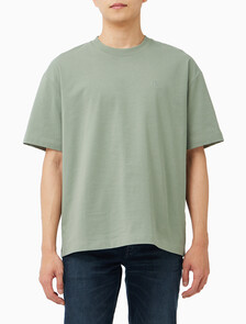 Buy 남성 오버핏 엠보스 모노로고 티 in color Grey