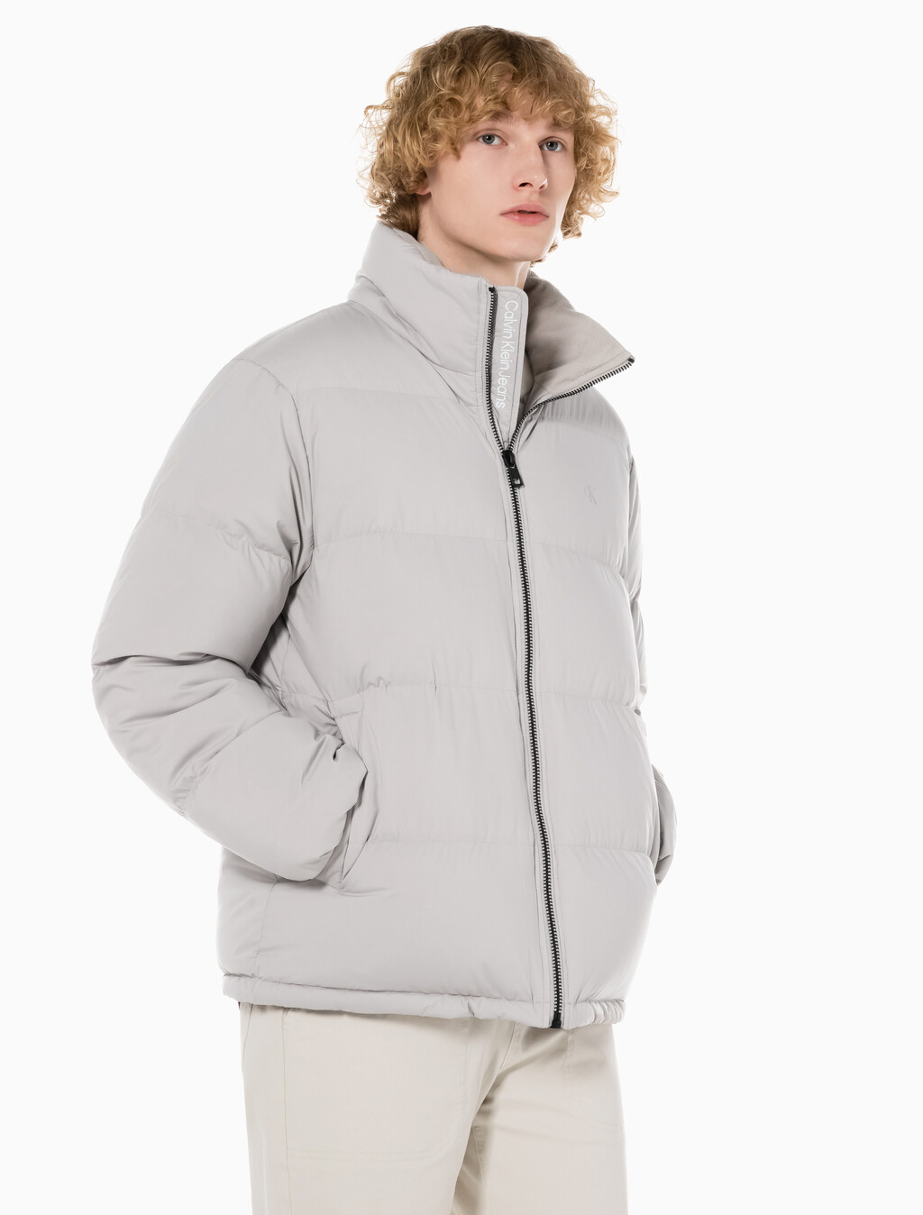 Buy 남성 레귤러핏 스탠드 카라 숏 다운 푸퍼 재킷 in color GREY