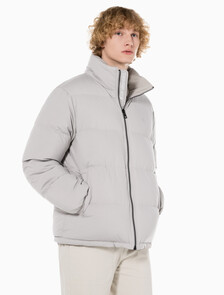 Buy 남성 레귤러핏 스탠드 카라 숏 다운 푸퍼 재킷 in color GREY