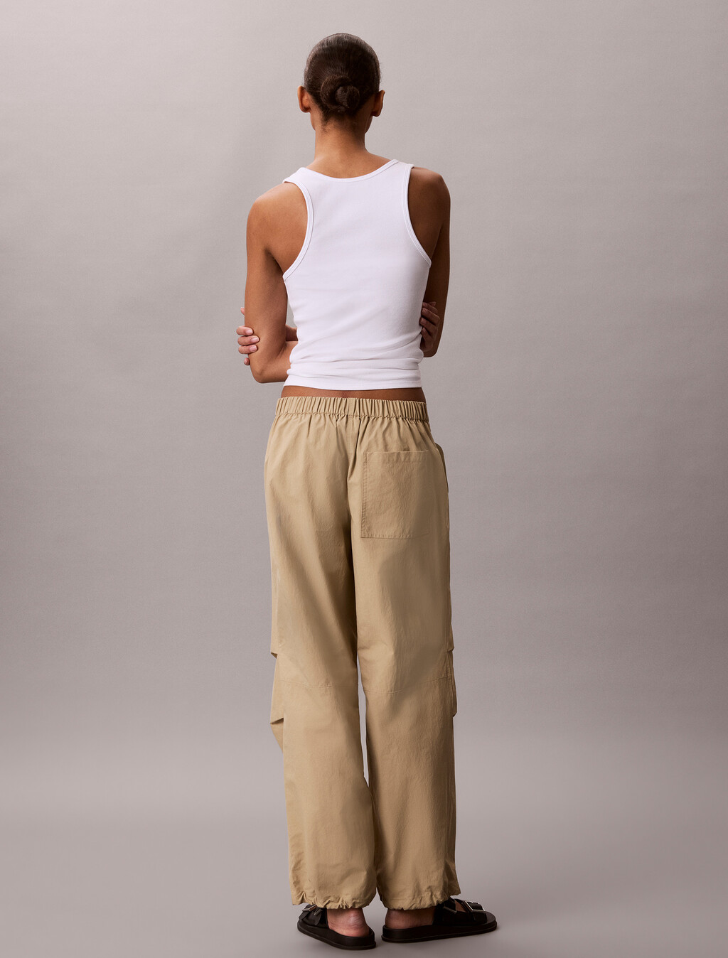 Buy 여성 크링클 나일론 팬츠 in color CORNSTALK