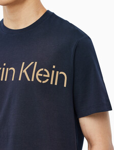 Buy 남성 소프트 페이디드 로고 크루넥 반팔 티셔츠 in color DARK SAPPHIRE