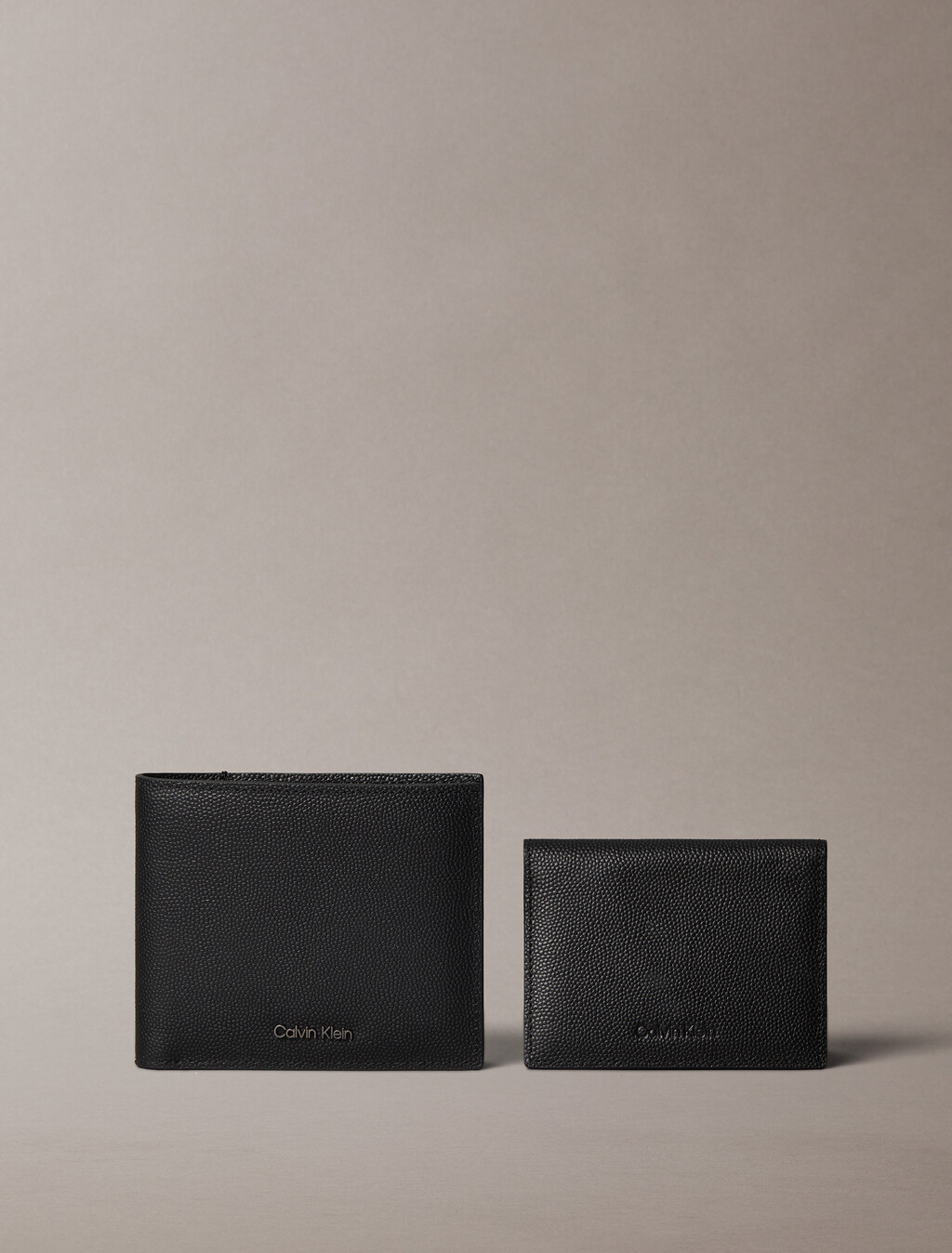 Buy 남성 레이즈드 캐비어 빌폴드 코인 지갑 in color BLACK