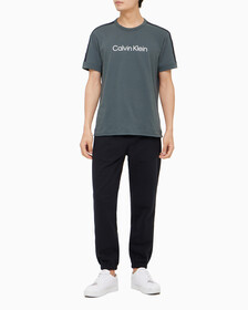 Buy 남성 리플렉티브 로고 릴렉스 핏 기능성 반팔 티셔츠 in color URBAN CHIC