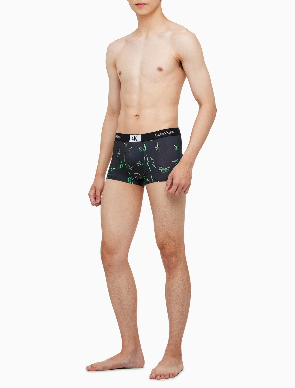 Buy 남성 1996 마이크로 로우라이즈 드로즈 in color BLACK/GREEN