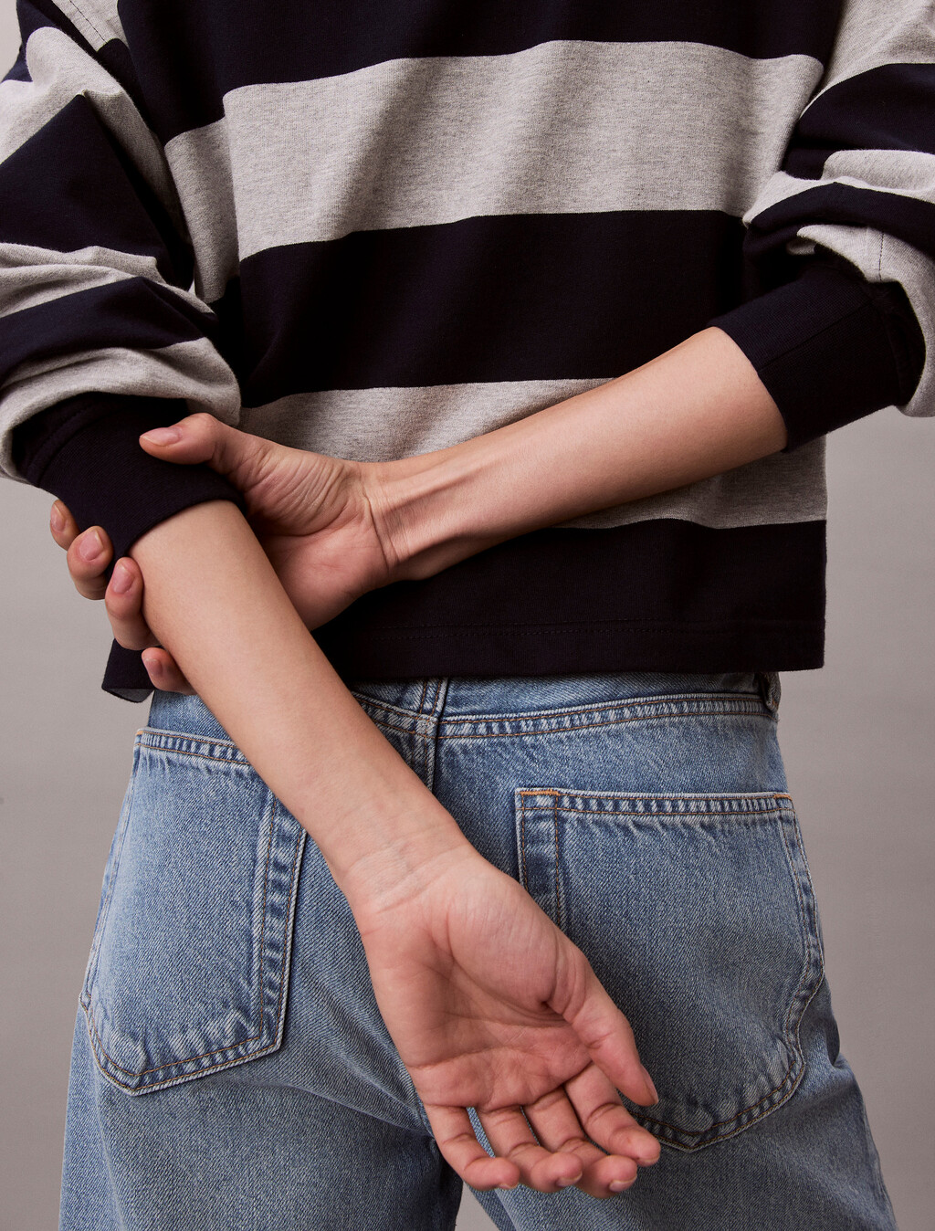 Buy 여성 바시티 스트라이프 헨리 탑 in color BARITONE BLUE