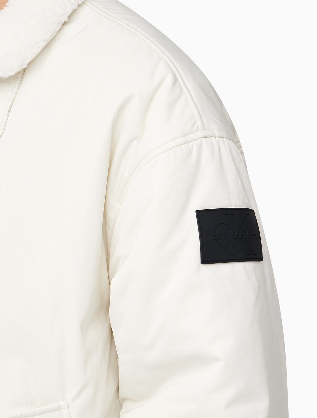 Buy 남성 리버서블 쉐르파 봄버 in color WHITE