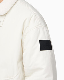 Buy 남성 리버서블 쉐르파 봄버 in color WHITE