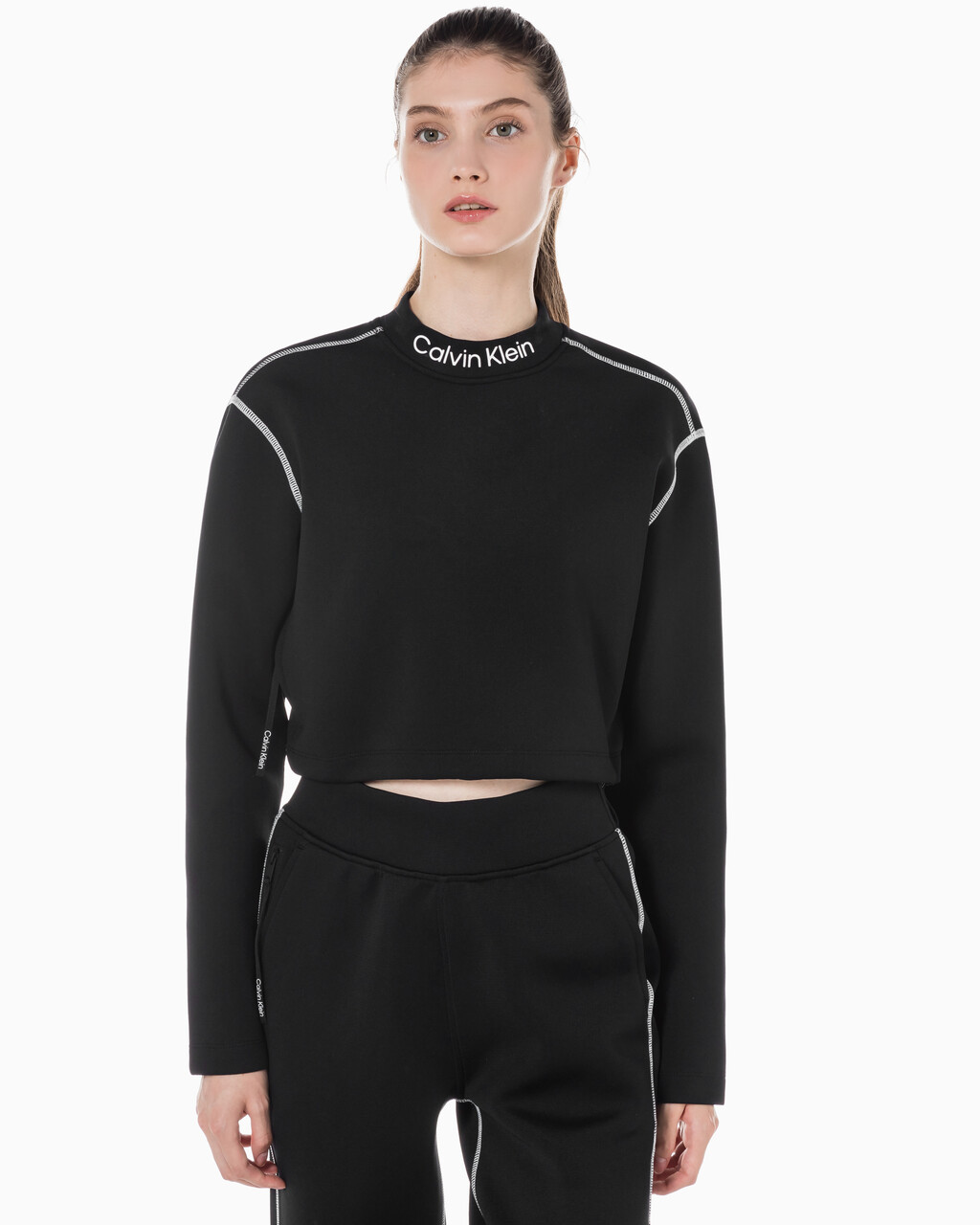 Buy 여성 크롭 스웻셔츠 in color BLACK