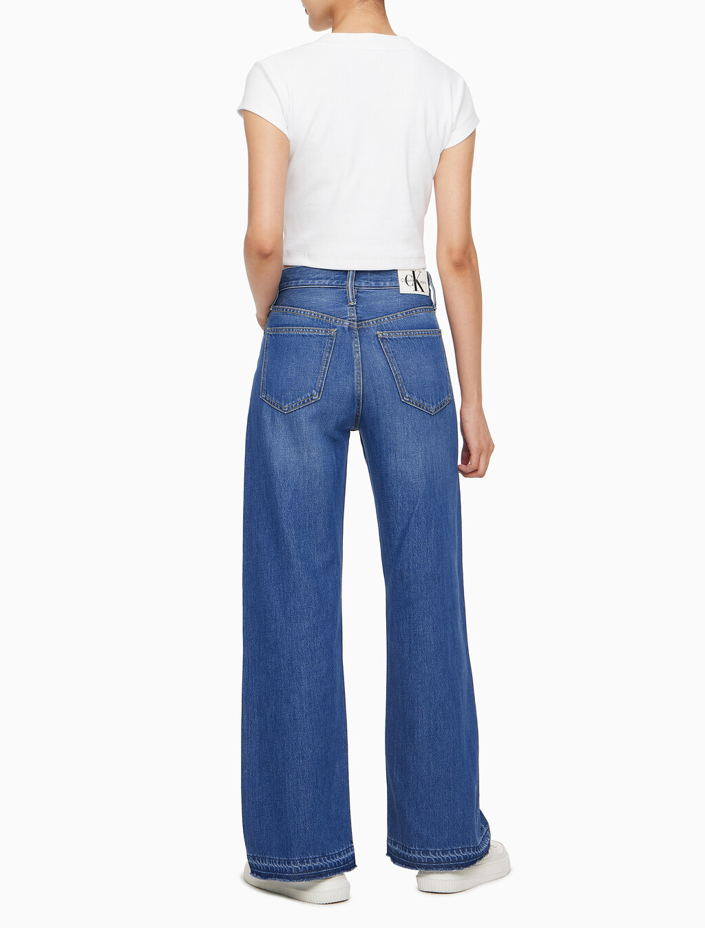 Buy 여성 하이라이즈 와이드핏 미드블루 에코 쿨 데님 in color CHALKY BLUE