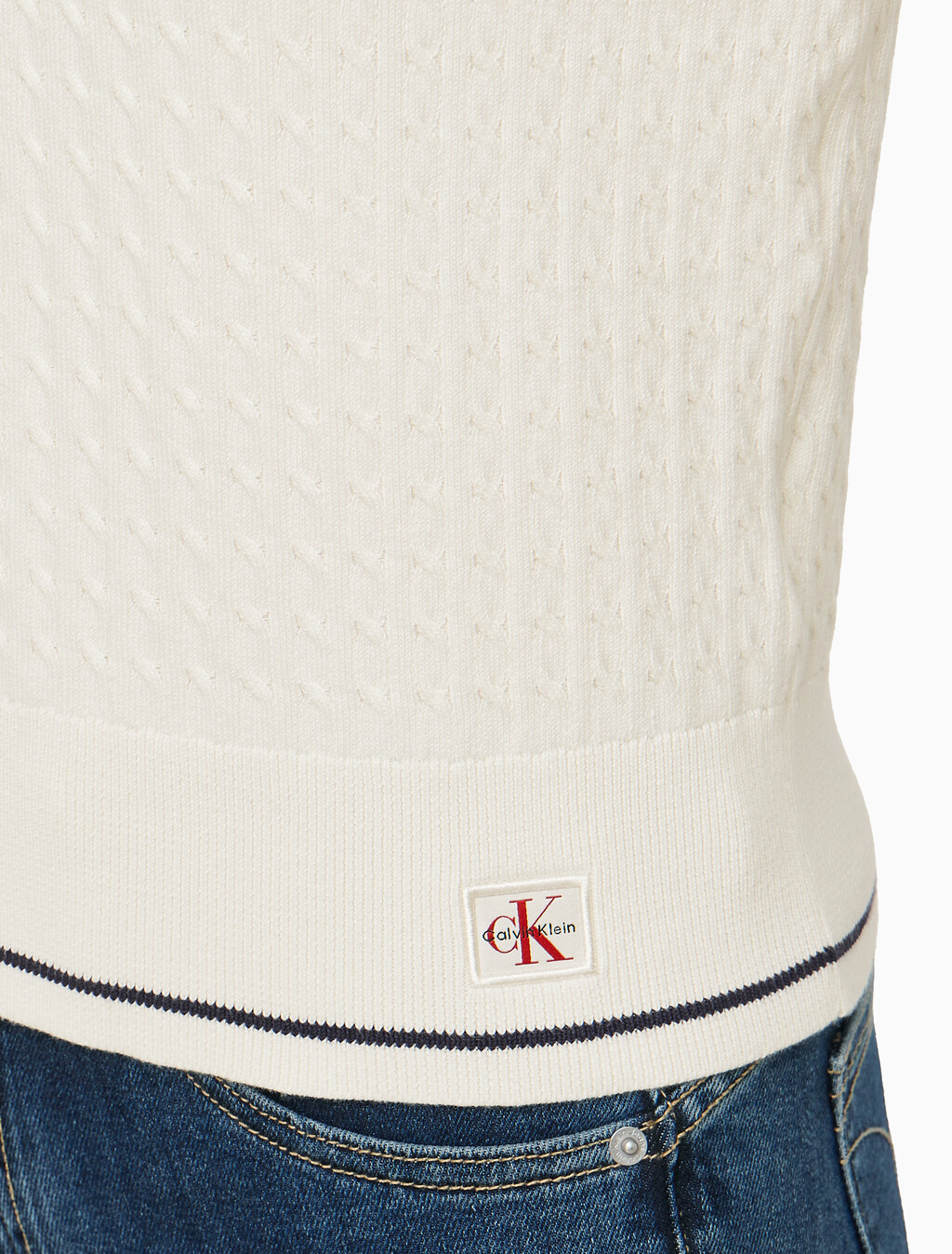 Buy 여성 우븐라벨 크롭드 케이블 스웨터 in color TOFU