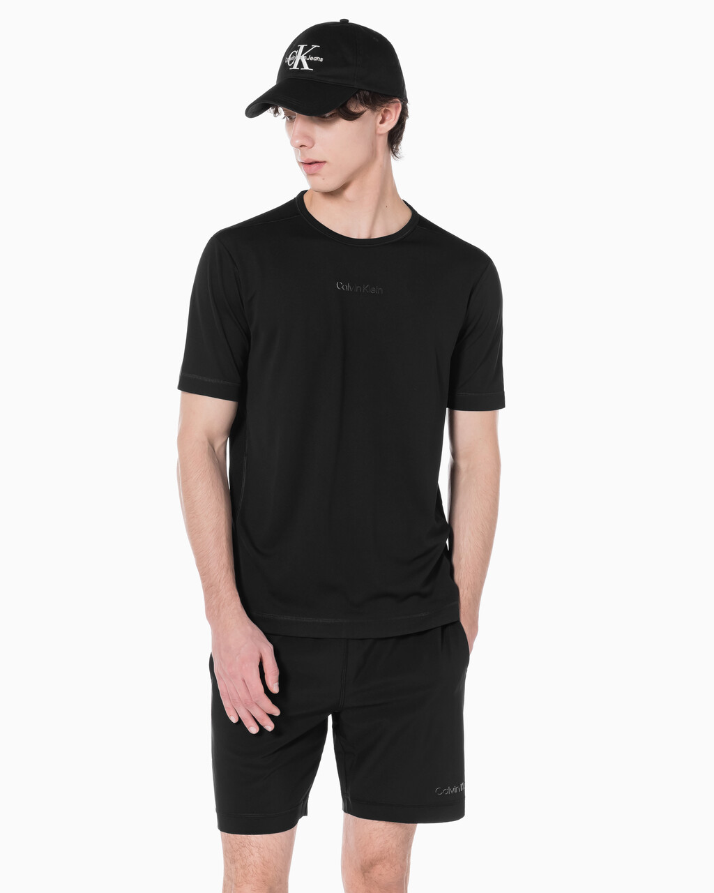 Buy 남성 레귤러 핏 숏슬리브 티셔츠 in color BLACK