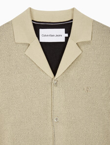 Buy 남성 캠프 카라 텍스처 반팔 스웨터 in color PALE KHAKI