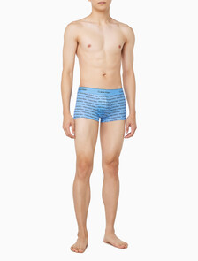 Buy 남성 아이콘 코튼 스트레치 마이크로 로우 라이즈 트렁크 in color Light grey