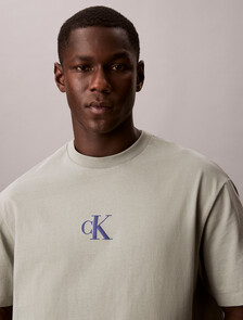 Buy 릴렉스드핏 16S 저지 엠보스드 모노로고 티 in color Grey