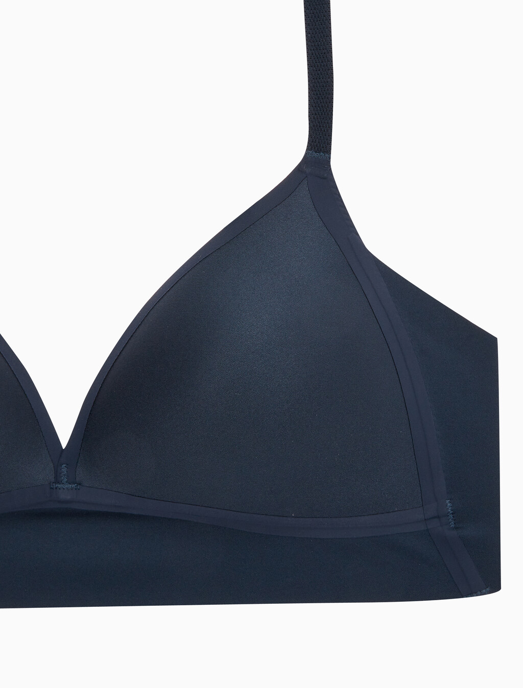 Buy 여성 인비져블 테일러드 NSE AF 트라이앵글 브라 in color BLUEBERRY
