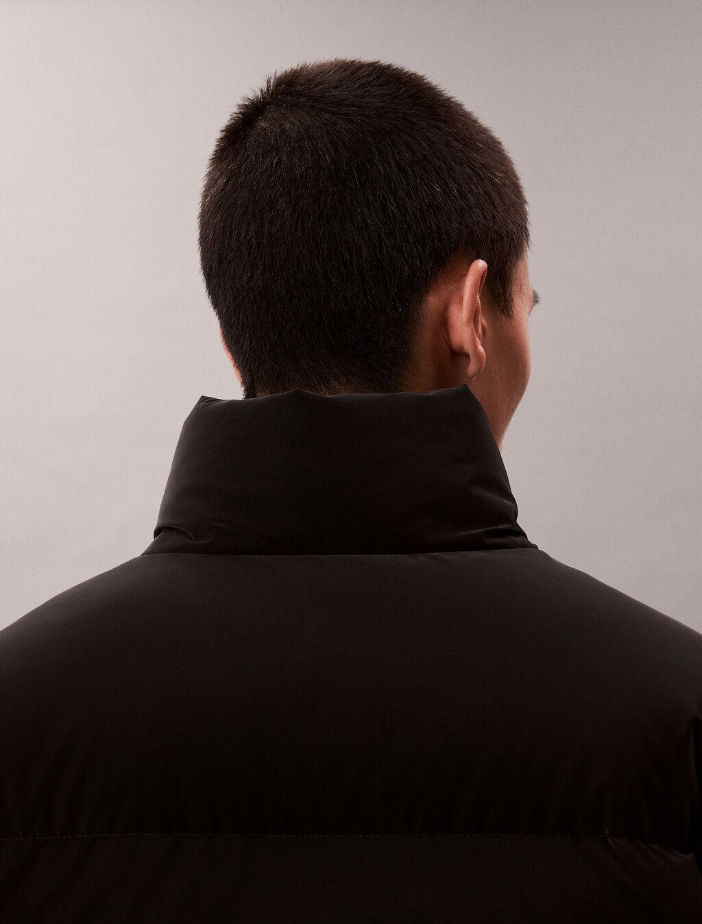 Buy 남성 모크넥 메트글로시 푸퍼자켓 in color BLACK