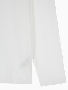 Buy 남성 릴렉스핏 인스티튜셔널 로고 긴팔 티셔츠 in color BRIGHT WHITE
