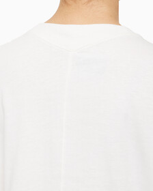Buy 여성 에센셜 크롭 긴팔 티셔츠 in color WHITE