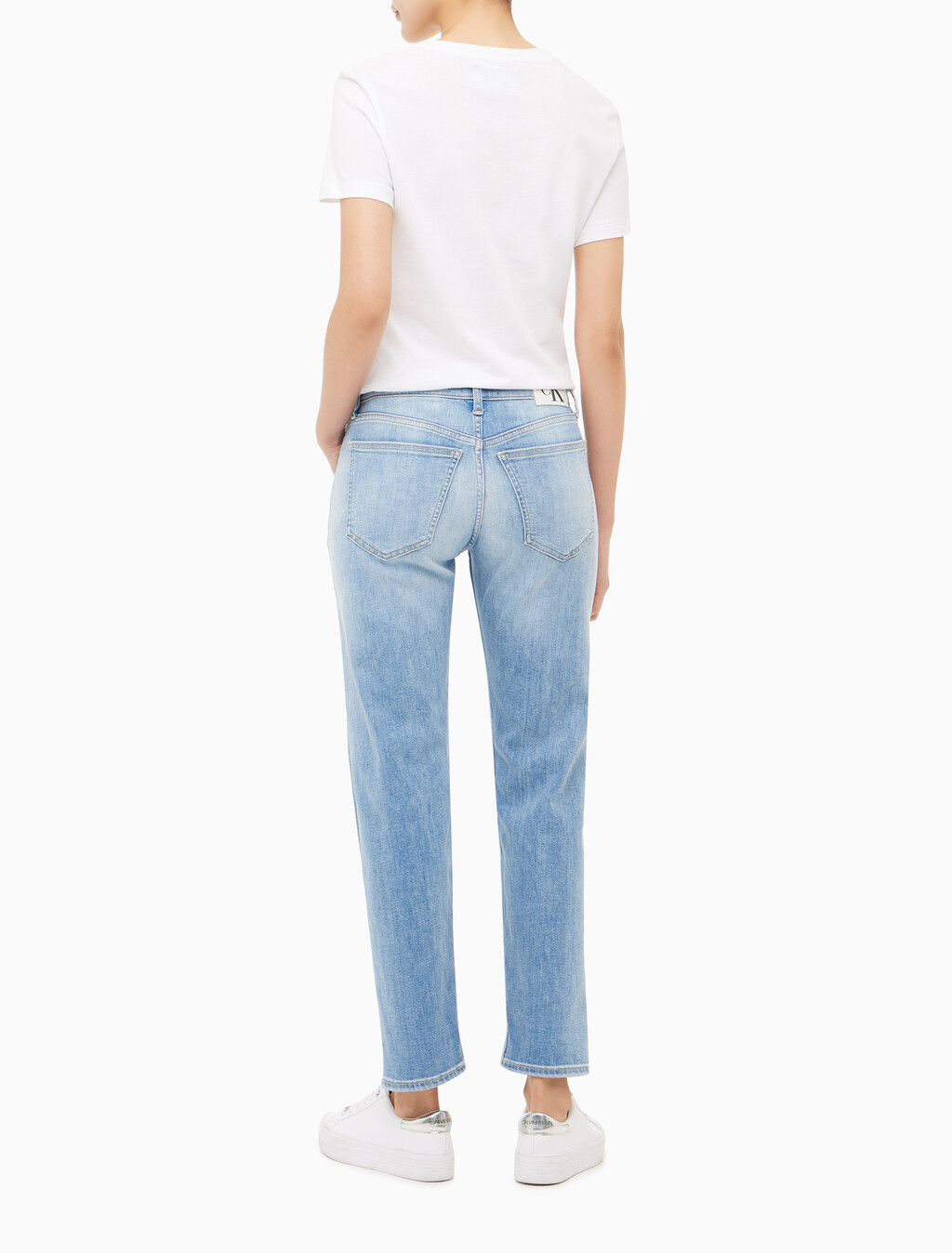 Buy 여성 보이핏 미드블루  데님 in color MID BLUE BACK EMBRO