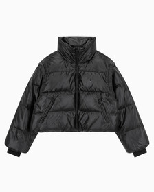 Buy 여성 글로시 디터쳐블 크롭 다운 푸퍼 in color CK BLACK