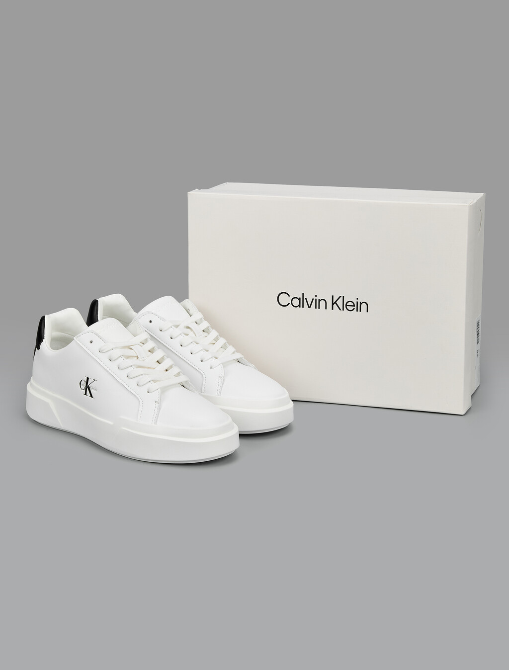 Buy 여성 미네르바 청키 레더 레이스업 컵솔 스니커즈 in color White/Black/White