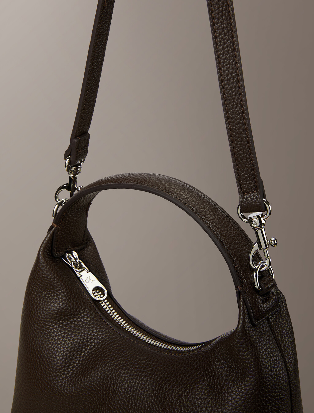 Buy 여성 웨빙 스트랩 스몰 백 in color Brown