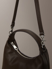 Buy 여성 웨빙 스트랩 스몰 백 in color Brown