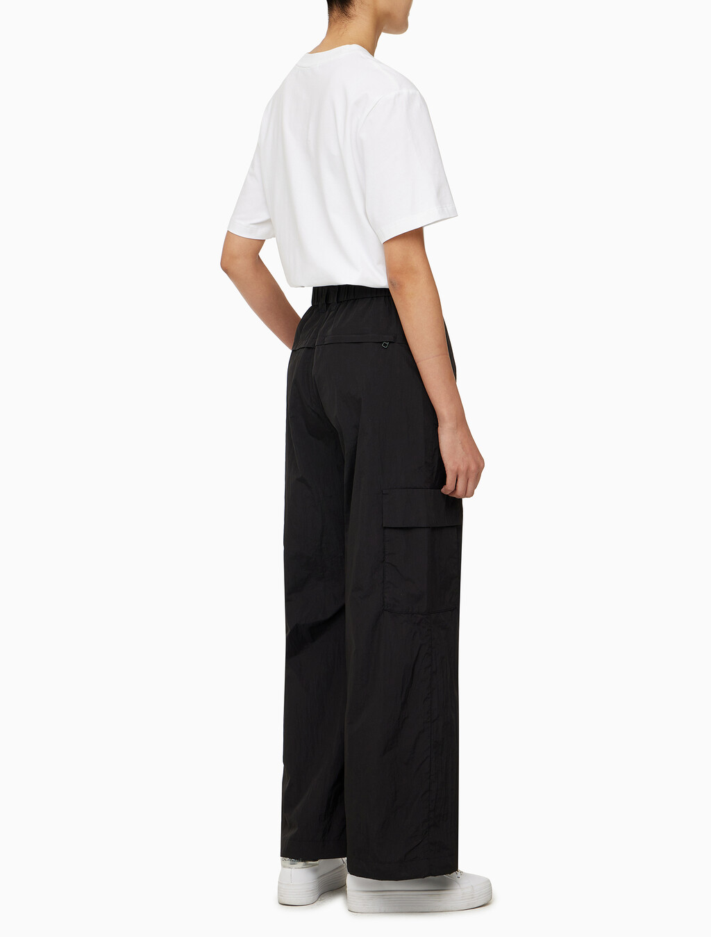 Buy 여성 루즈 카고팬츠 in color CK BLACK