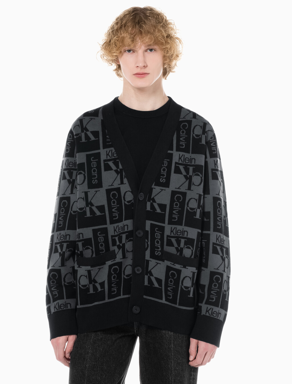 Buy 남성  릴렉스 핏 AOP 로고 스웨터 가디건 in color CK BLACK