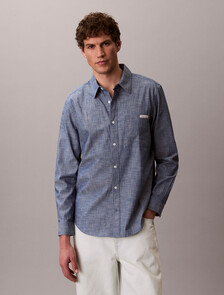 Buy 챔브레이 클래식 셔츠 in color Deep Indigo Blue