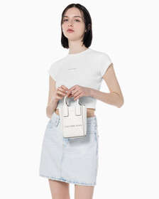 Buy 여성 CKJ 스컬티드 마이크로 토트 모노 크로스백 in color ANCIENT WHITE