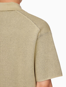 Buy 남성 캠프 카라 텍스처 반팔 스웨터 in color PALE KHAKI