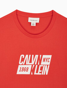 Buy 남성 레귤러핏 스포츠 로고 반팔 티셔츠 in color RED ALERT