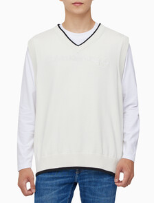 Buy 남성 엠보스드 스웨터 베스트 in color WHITE