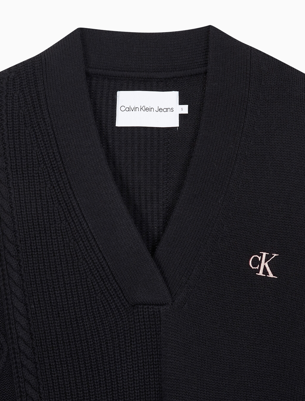 Buy 여성 케이블 인터레스트 브이넥 풀오버 울 스웨터 in color CK BLACK