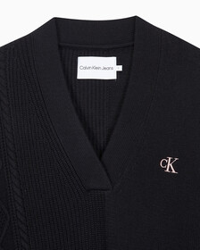 Buy 여성 케이블 인터레스트 브이넥 풀오버 울 스웨터 in color CK BLACK
