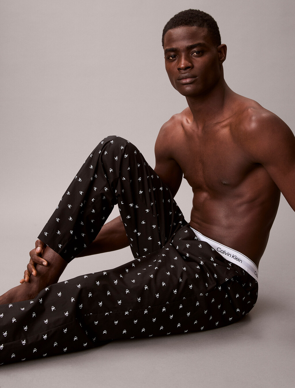 Buy 남성 코튼 포플린 슬립 팬츠 in color DIAMOND LOGO PRINT_BLACK