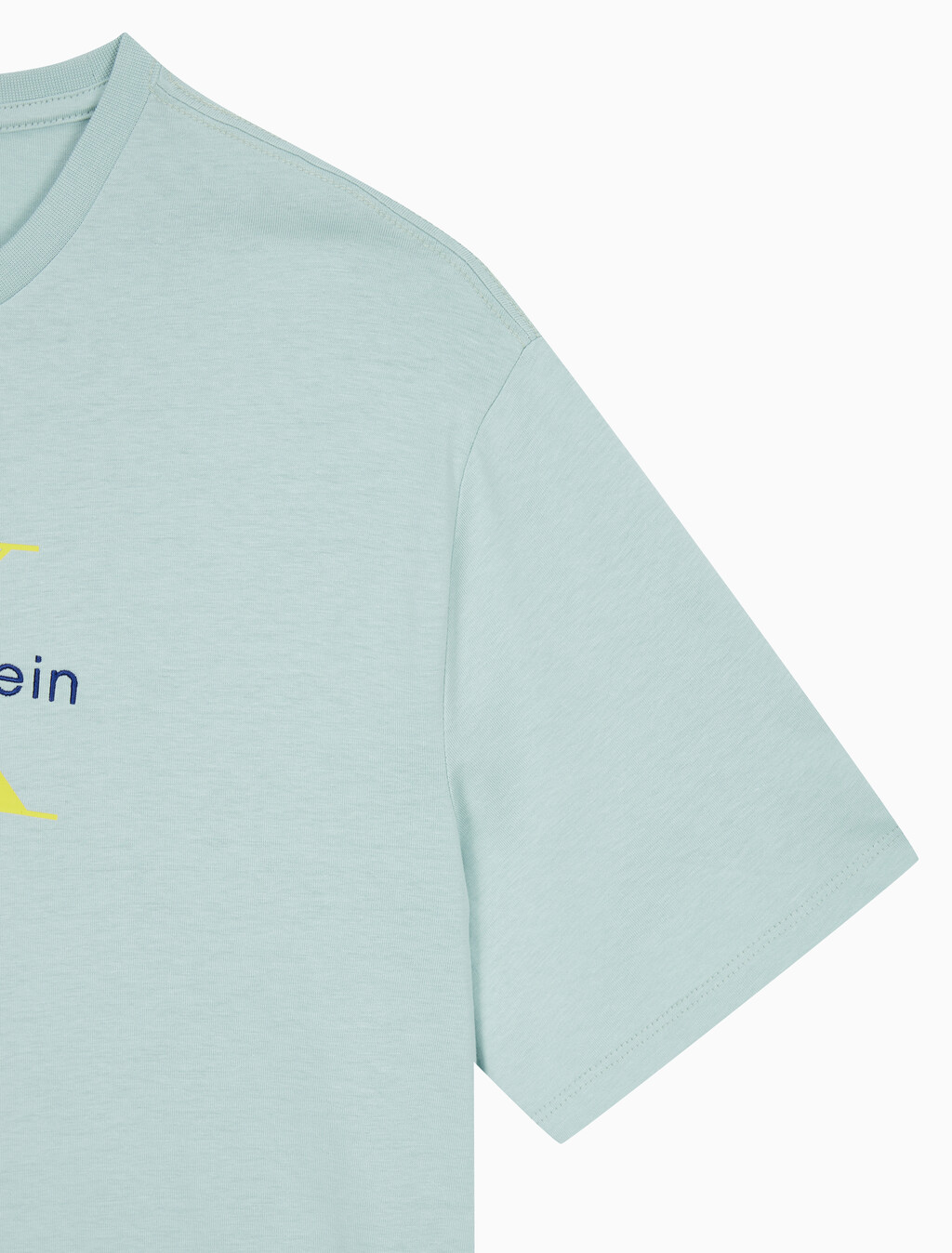 Buy 남성 레귤러핏 히어로 모노그램 로고 반팔 티셔츠 in color HARBOR GRAY