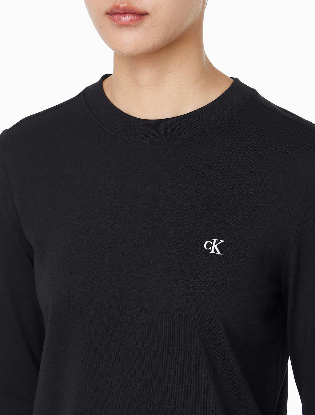 Buy 여성 L/S 아카이브 로고 크루넥 티셔츠 in color BLACK