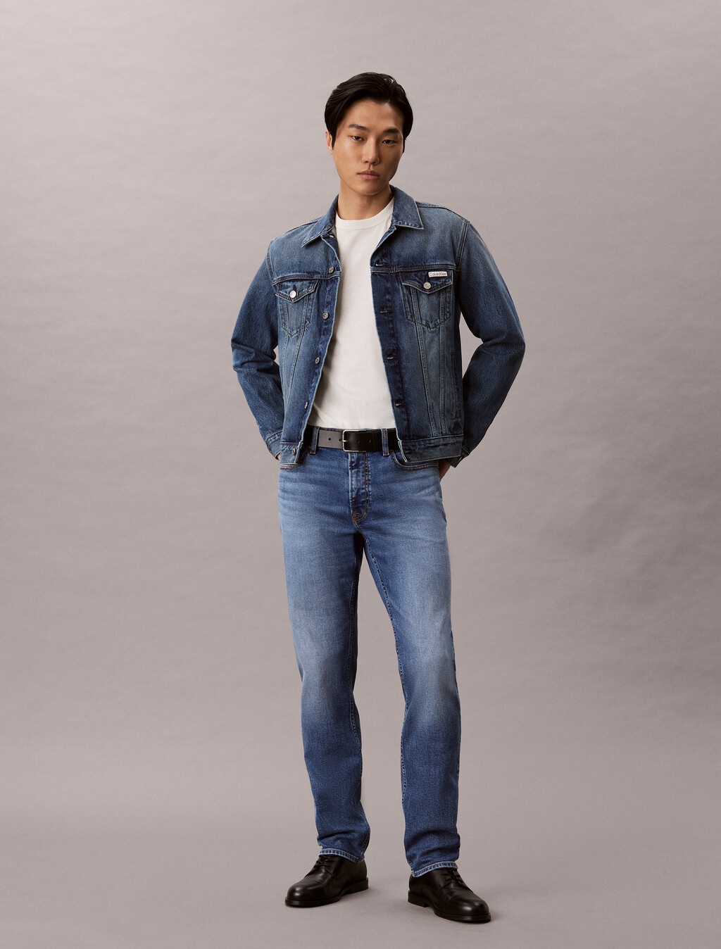 Buy 슬림핏 에코 쿨 진 in color Mid Blue