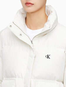 Buy 여성 숏 렝스 스탠드 카라 푸퍼 다운 재킷 in color WHITE