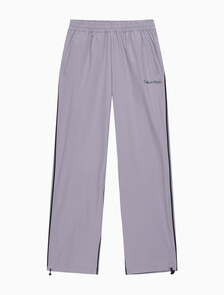 Buy 여성 릴랙스핏 우븐 조거 팬츠 in color BLK AOP/BITTER