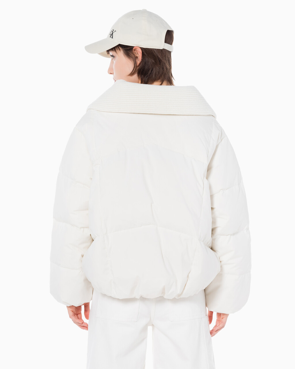 Buy 여성 숏다운 와이드넥 푸퍼 in color WHITE