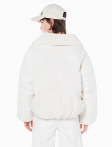 Buy 여성 숏다운 와이드넥 푸퍼 in color WHITE