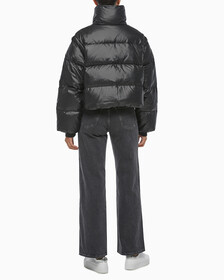 Buy 여성 글로시 디터쳐블 크롭 다운 푸퍼 in color CK BLACK