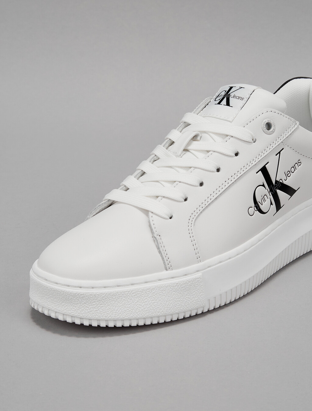 Buy 여성 말모 스니커즈 YW00823 in color ANCIENT WHITE/BLACK