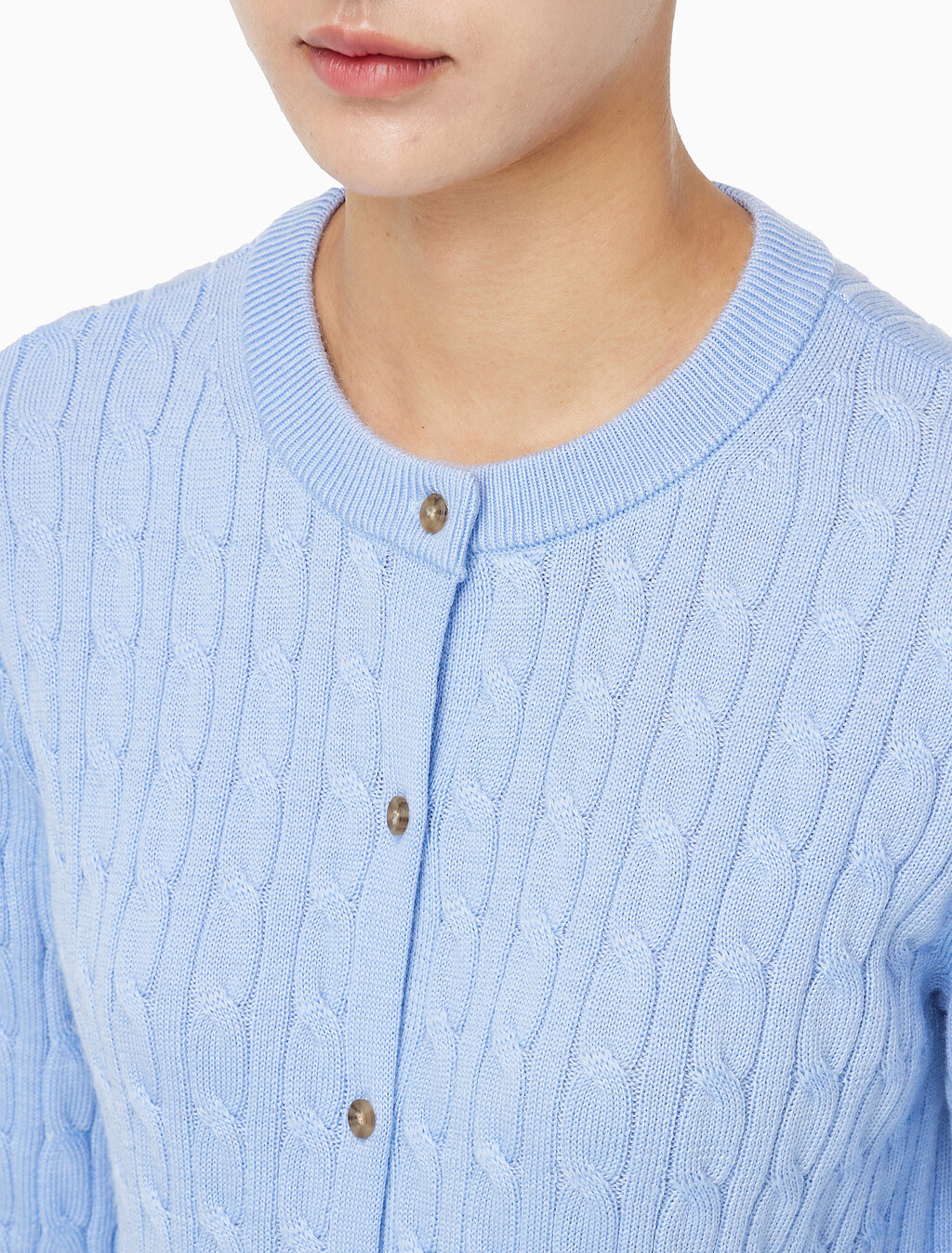 Buy 여성 울 케이블 크루넥 가디건 in color Light blue