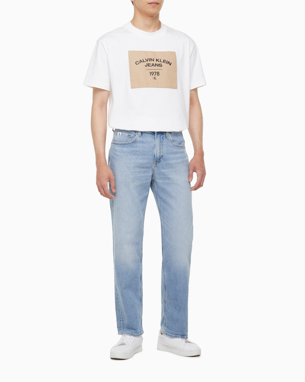 Buy 남성 90'S 스트레이트핏 라이트블루 데님 in color 028A CHALKY BLU