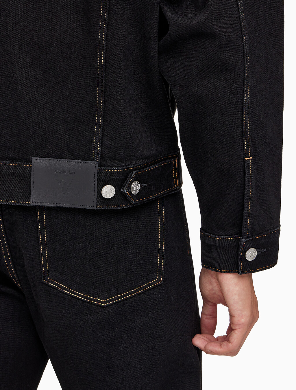 Buy [손흥민 캡슐] 남성 릴렉스 데님트러커 in color BLACK